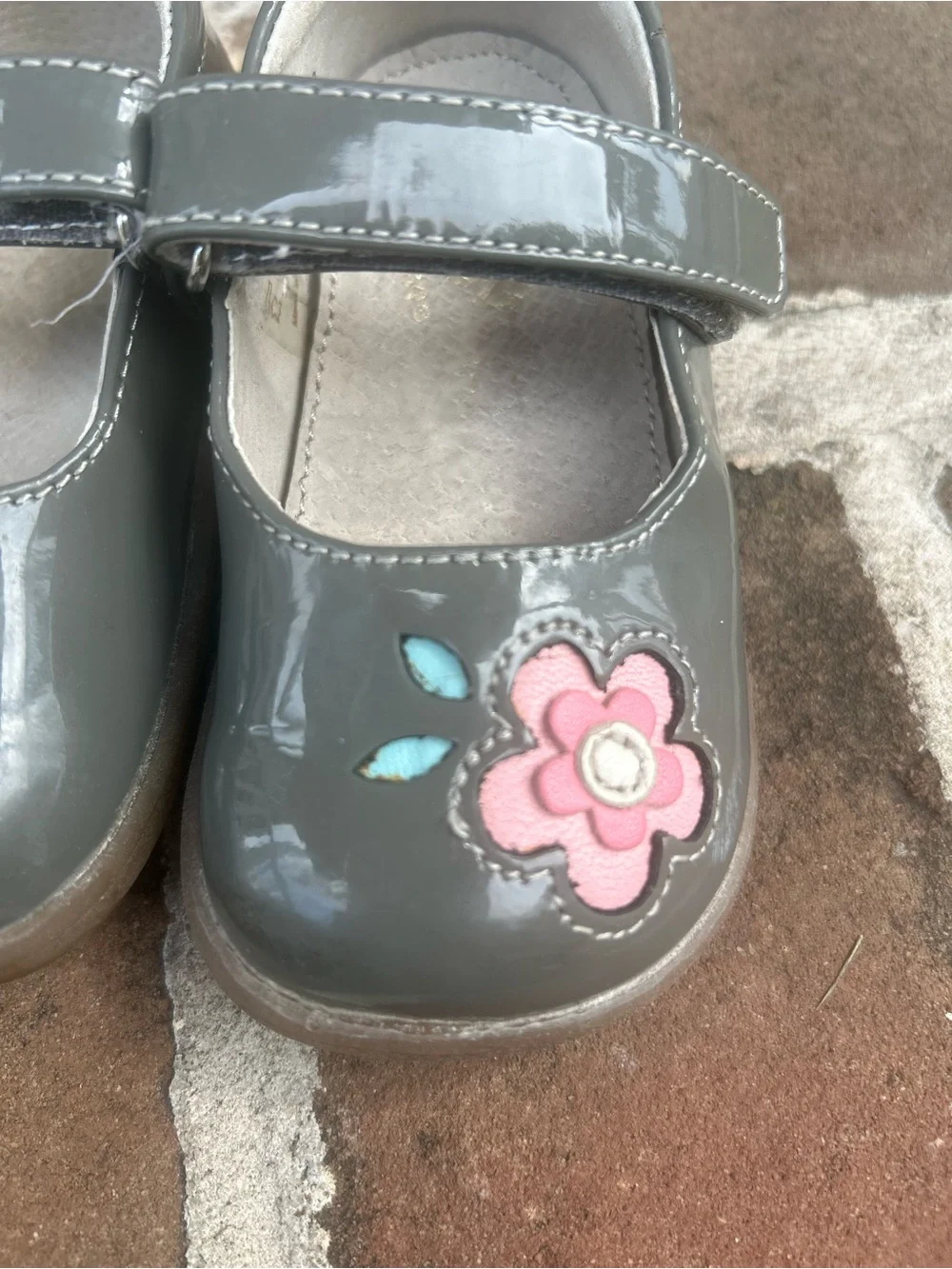 See Kai Run Grey Patent Mary Jane Shoes Flower Details 6